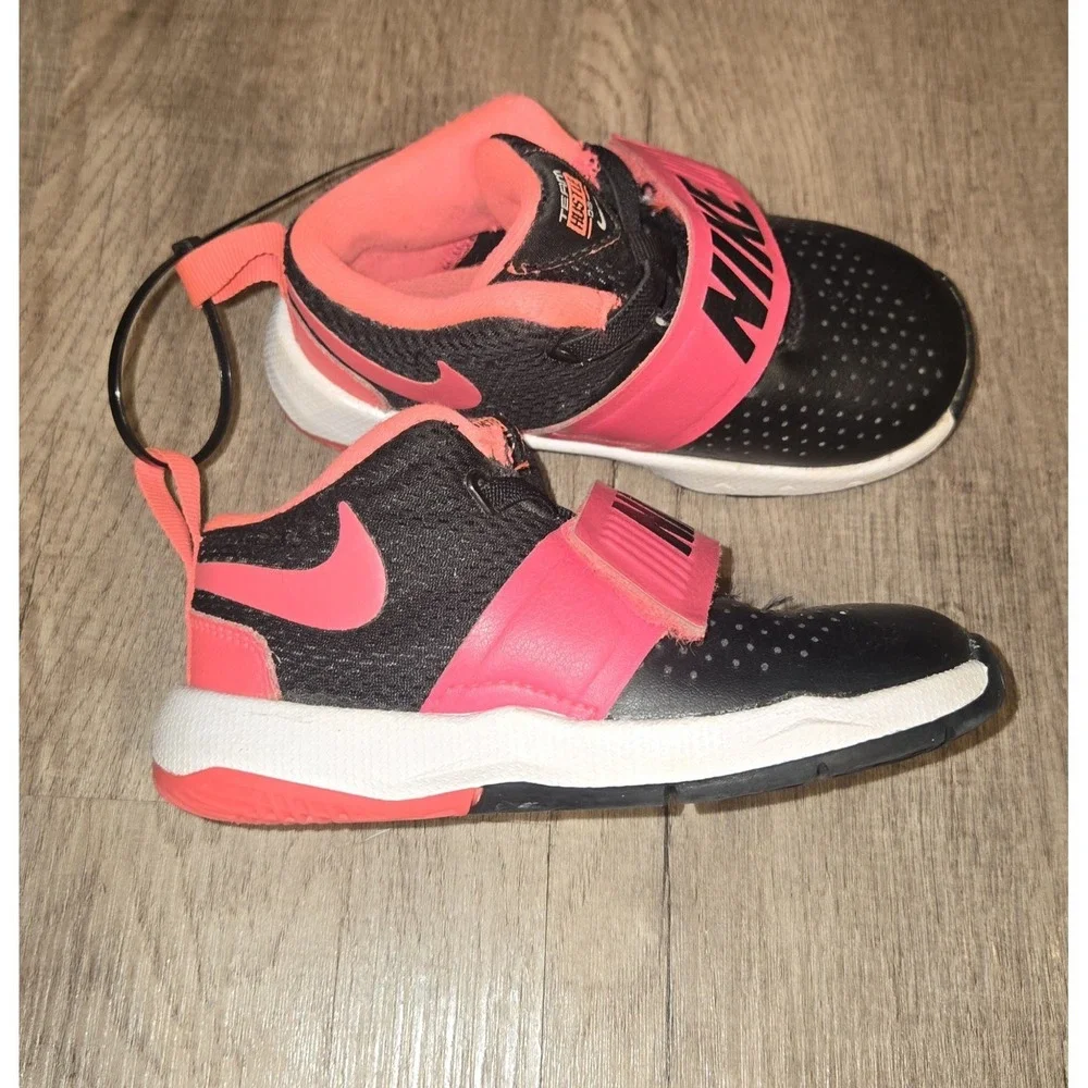 Nike KidsTeam Hustle Basketball Shoe ‎ 881941-002